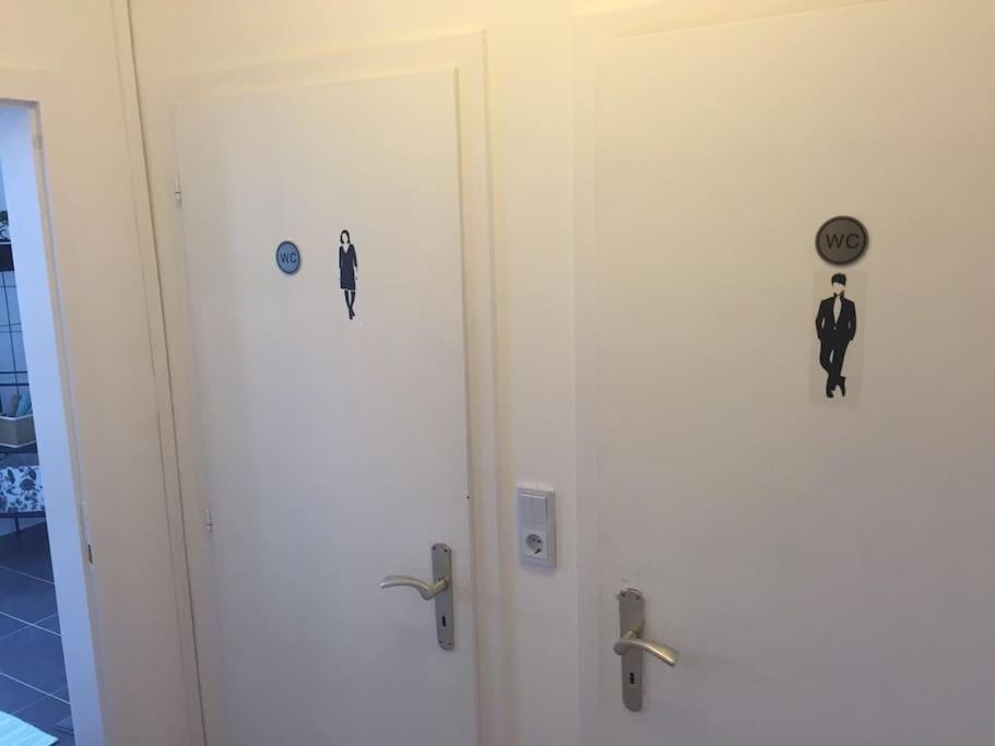 Apartment City Sued- 5 Zimmer_15 Personen _ Komplett_Eingerichtet Αμβούργο Εξωτερικό φωτογραφία