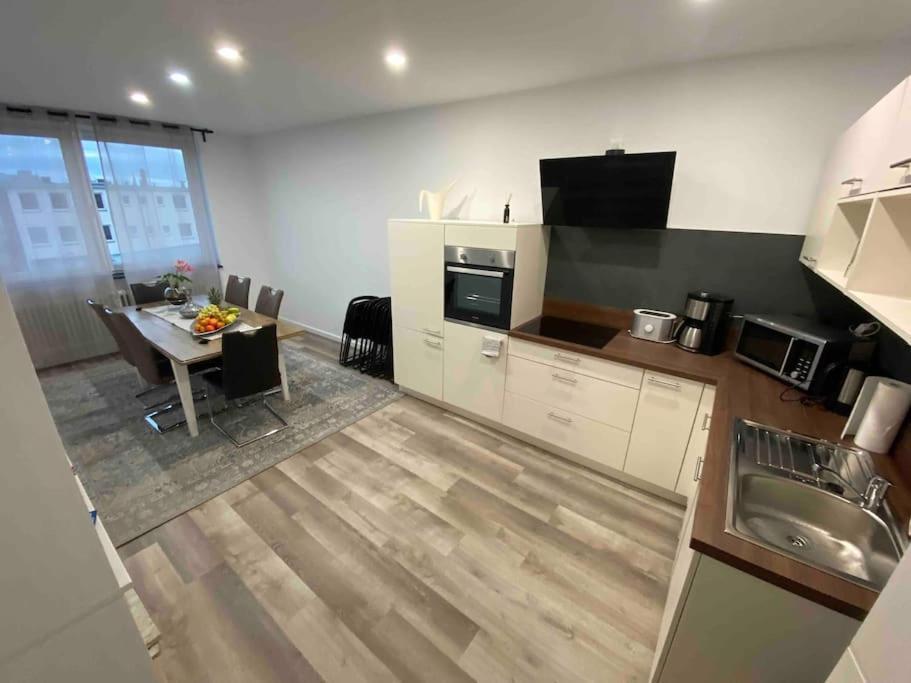 Apartment City Sued- 5 Zimmer_15 Personen _ Komplett_Eingerichtet Αμβούργο Εξωτερικό φωτογραφία